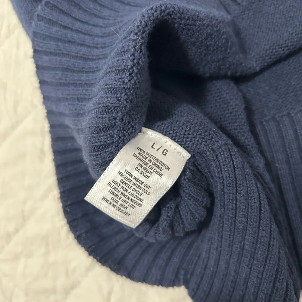 Aeropostale Men's Deep Blue V-Neck Sweater
